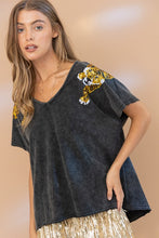 Load image into Gallery viewer, Tiger Sequin Patch T Shirt
