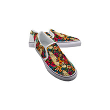 Load image into Gallery viewer, Men&#39;s Slip On Sneakers. Skulls and flowers print
