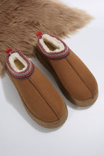 Load image into Gallery viewer, Chestnut Suede Contrast Print Round Toe Plush Lined Flats
