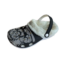 Load image into Gallery viewer, Men&#39;s Classic Clogs with Fleece lion Podcaster
